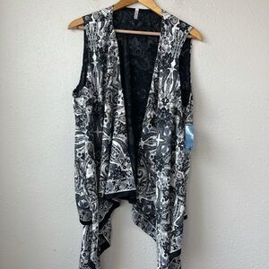 NWT Passport Women’s Top Size Medium